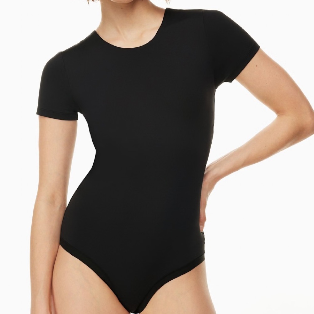 ARITZIA BABATON CONTOUR CREW BLACK BODYSUIT SIZE SMALL